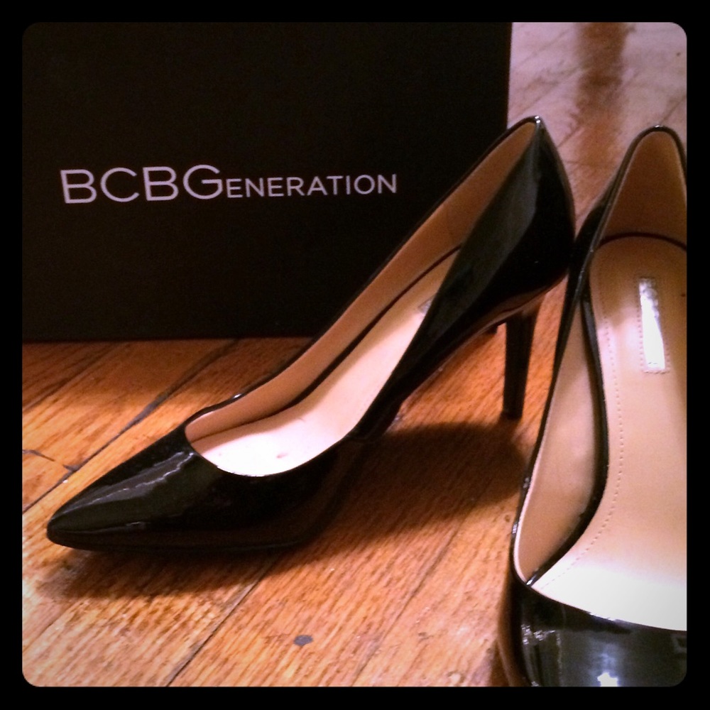 BCBG size 9 black pumps